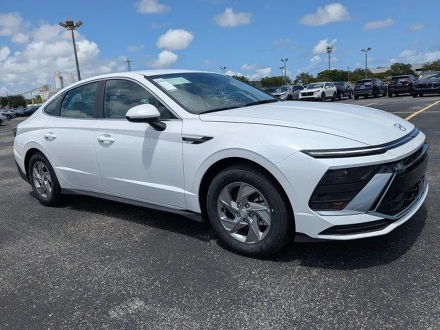 2025 Hyundai Sonata SE photo 1