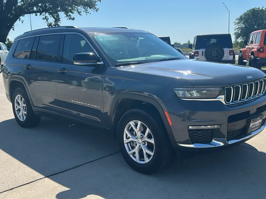 2022 Jeep Grand Cherokee Limited photo 1