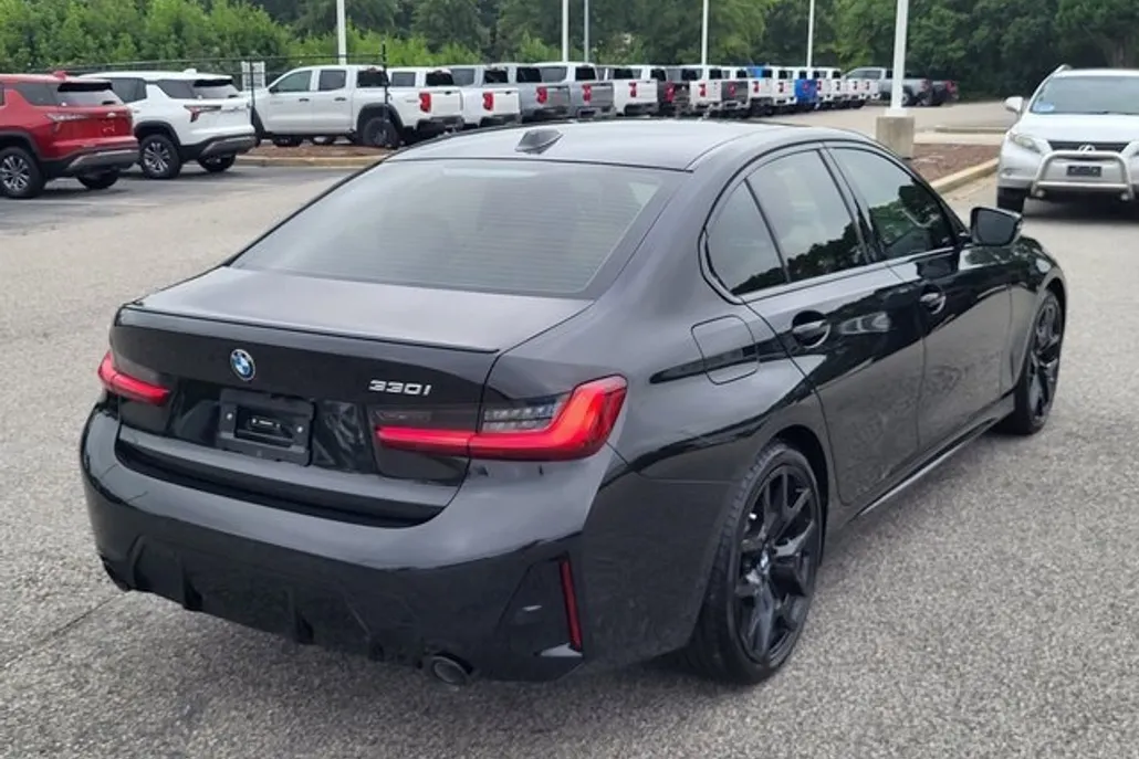 2025 Bmw 330i photo 1