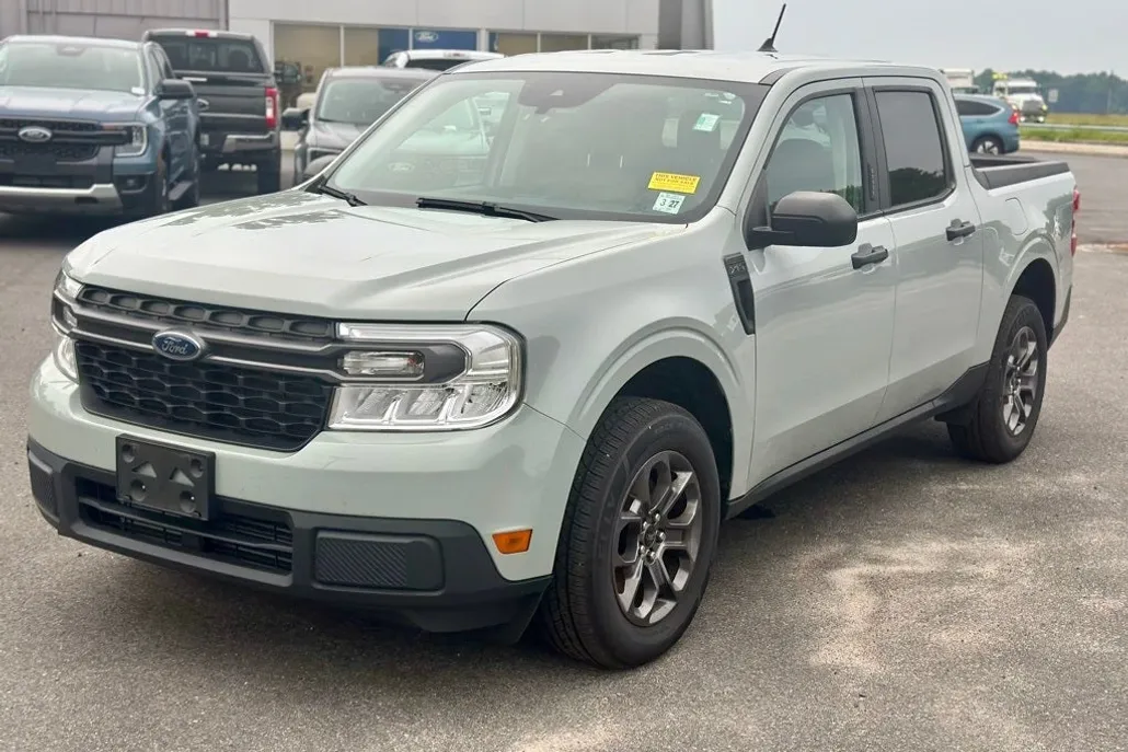 2022 Ford Maverick XLT photo 1