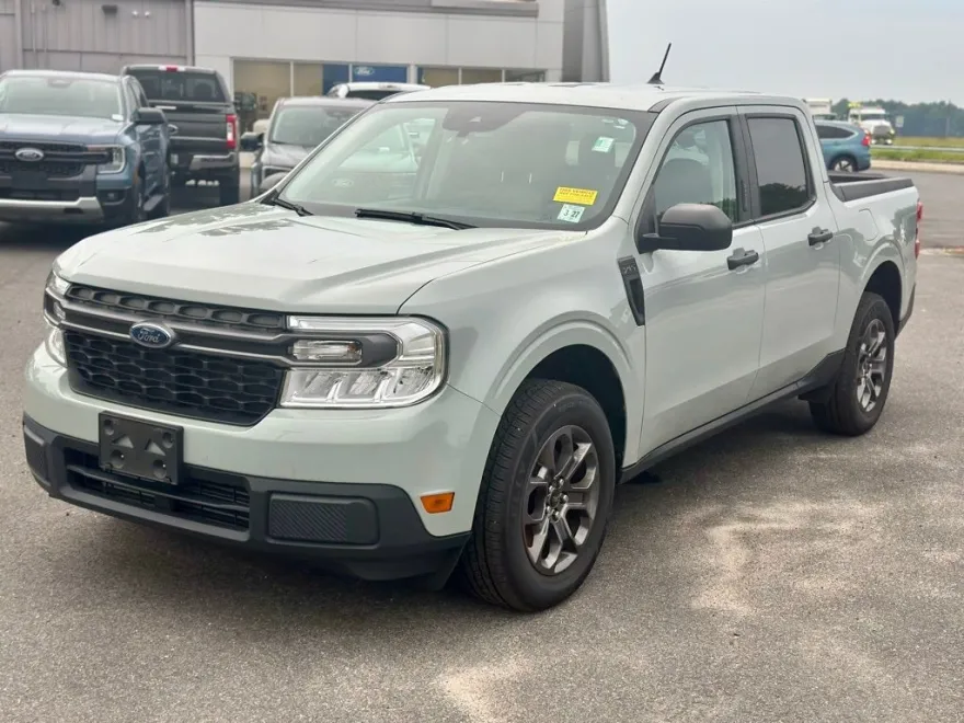 2022 Ford Maverick XLT photo 1