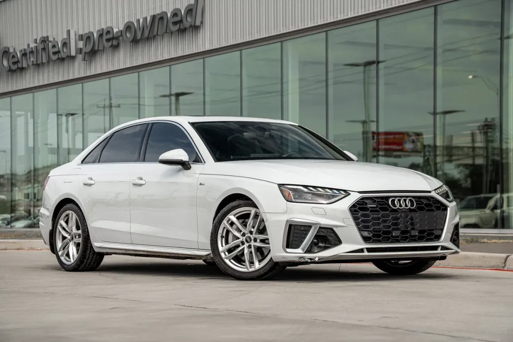 2022 Audi A4 S line Quattro Prestige photo 1