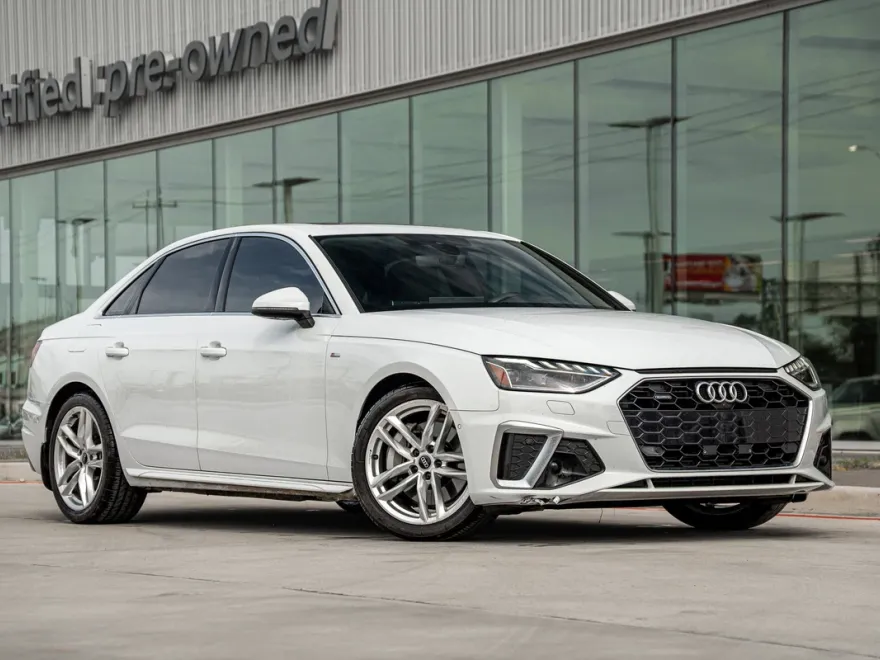 2022 Audi A4 S line Quattro Prestige photo 1