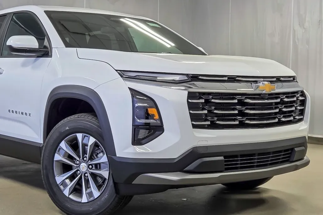 2026 Chevrolet Equinox LT photo 1