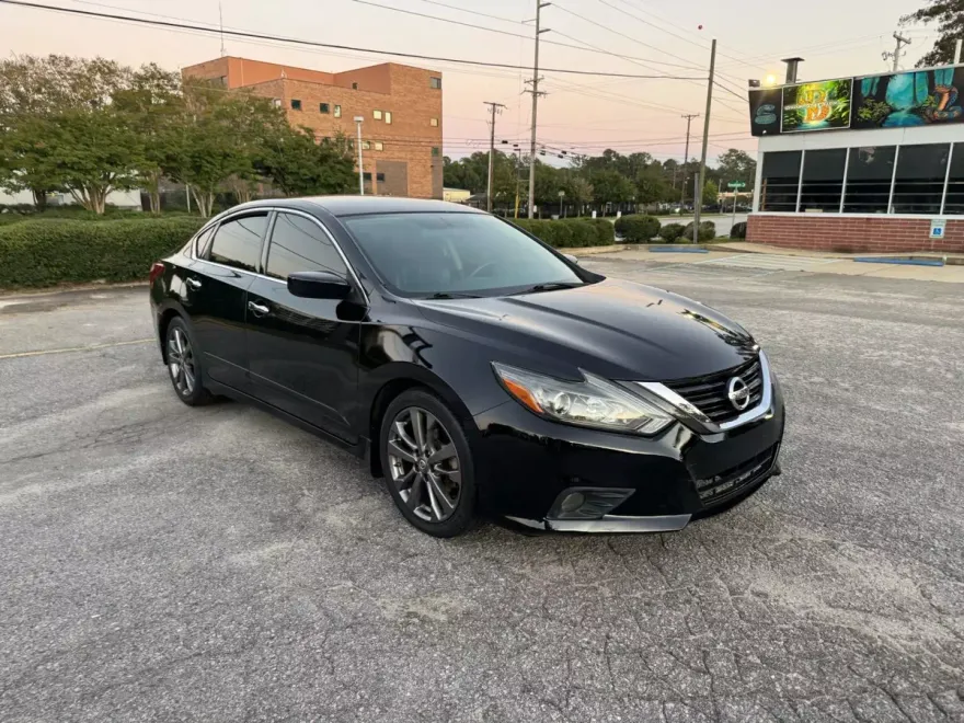 2018 Nissan Altima 2.5 SR photo 1