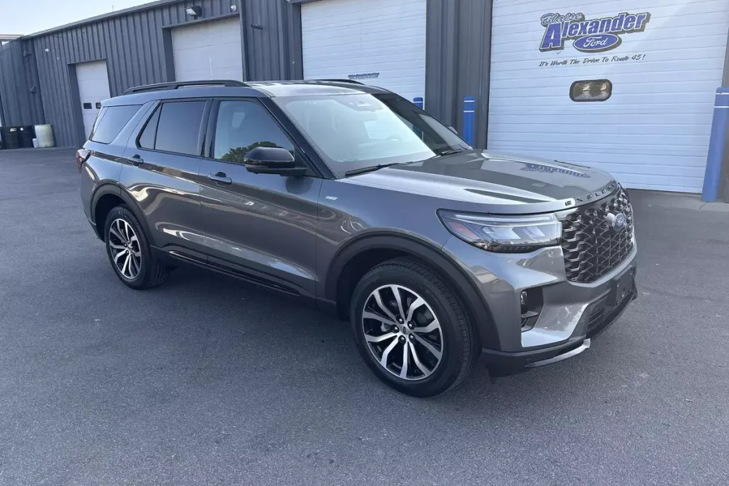 2025 Ford Explorer ST-Line photo 1