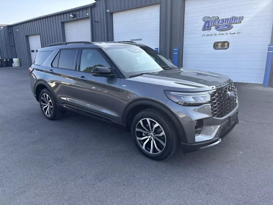 2025 Ford Explorer ST-Line photo 1