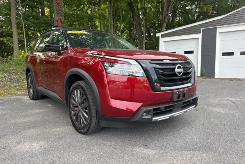 2023 Nissan Pathfinder SL photo 1