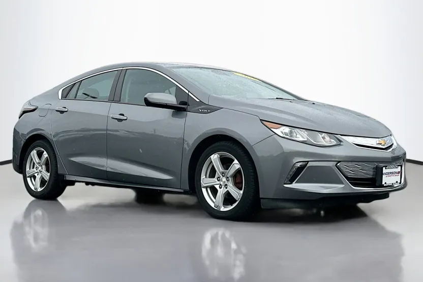 2018 Chevrolet Volt LT photo 1
