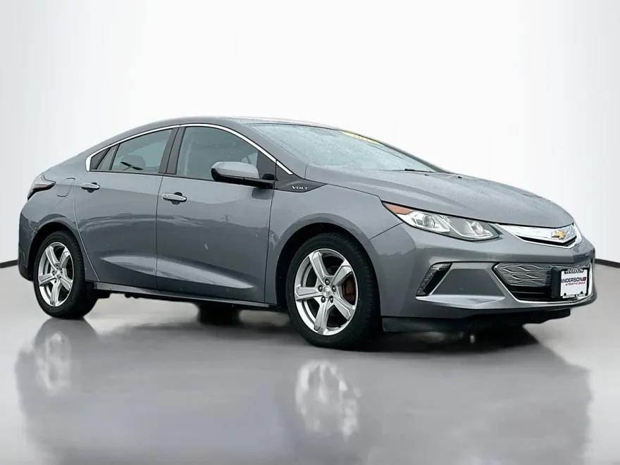 2018 Chevrolet Volt LT photo 1