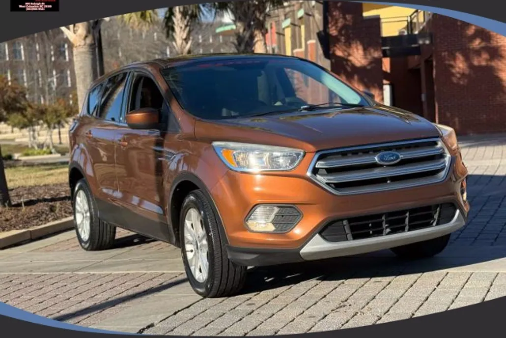 2017 Ford Escape SE Sport photo 1