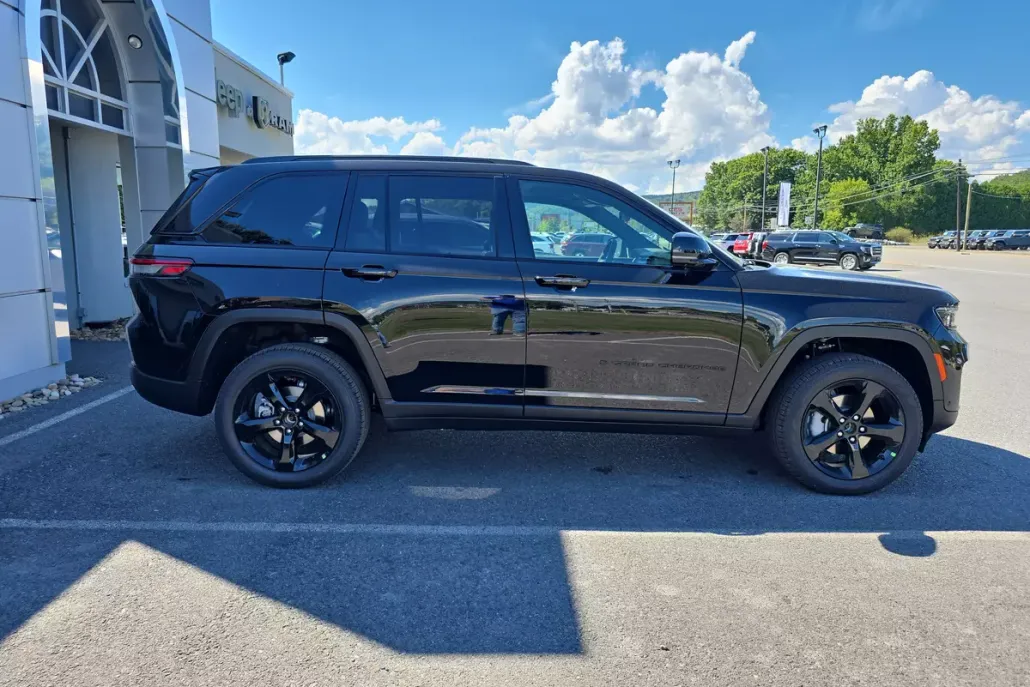 2025 Jeep Grand Cherokee Limited photo 1
