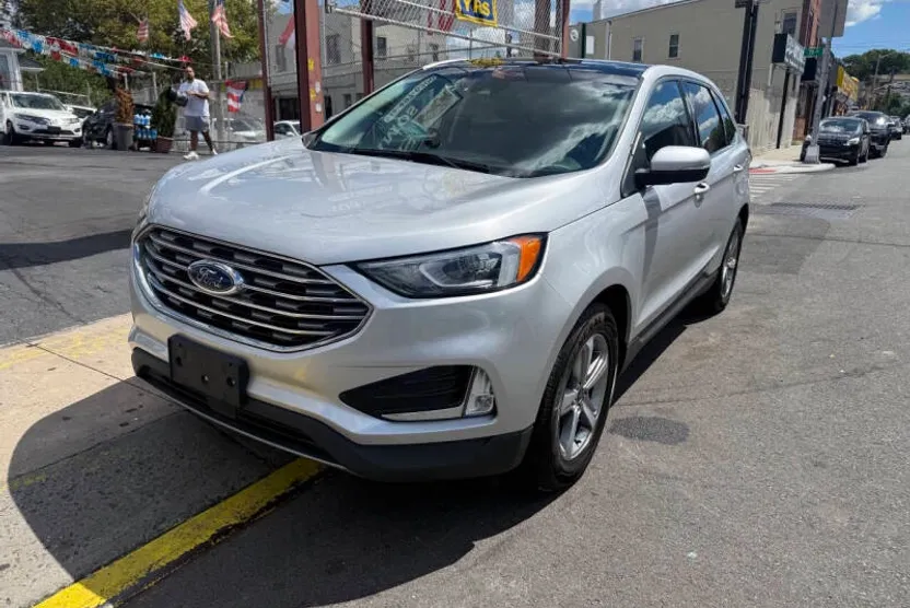 2019 Ford Edge SEL photo 1