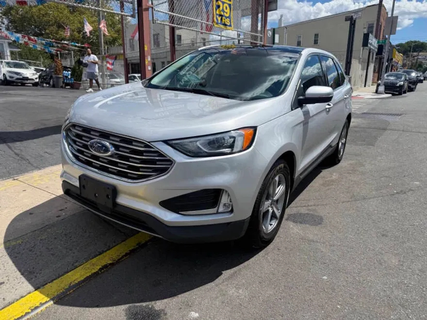 2019 Ford Edge SEL photo 1