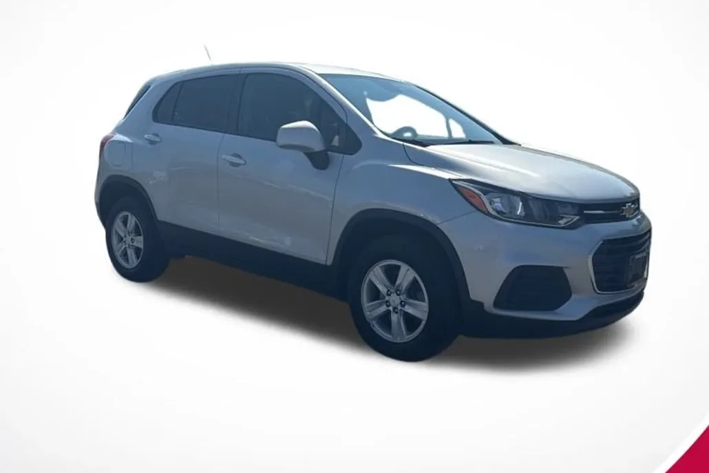 2022 Chevrolet Trax LS photo 1