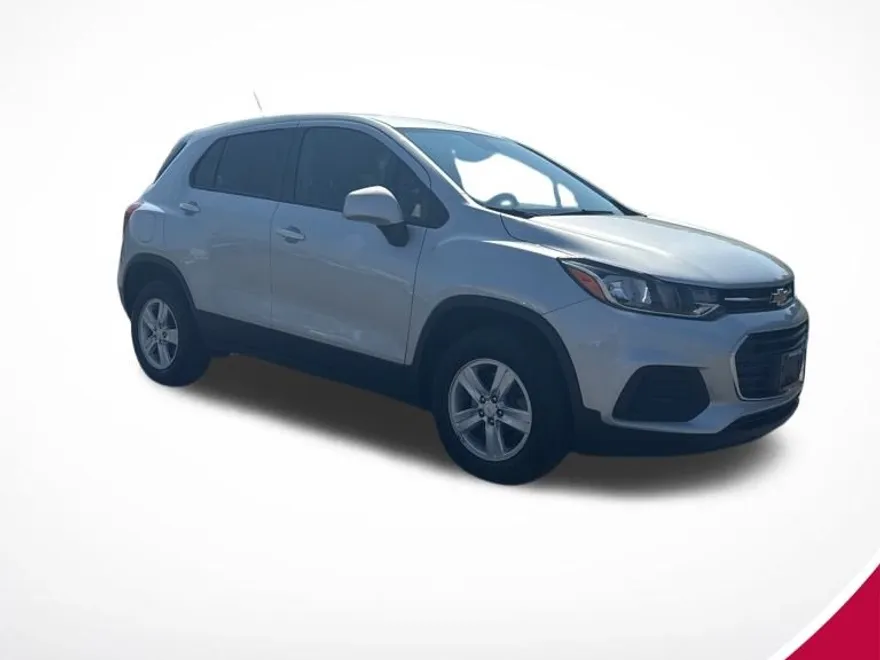 2022 Chevrolet Trax LS photo 1
