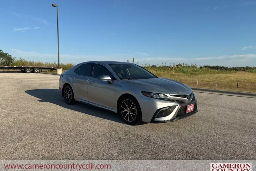 2024 Toyota Camry SE photo 1