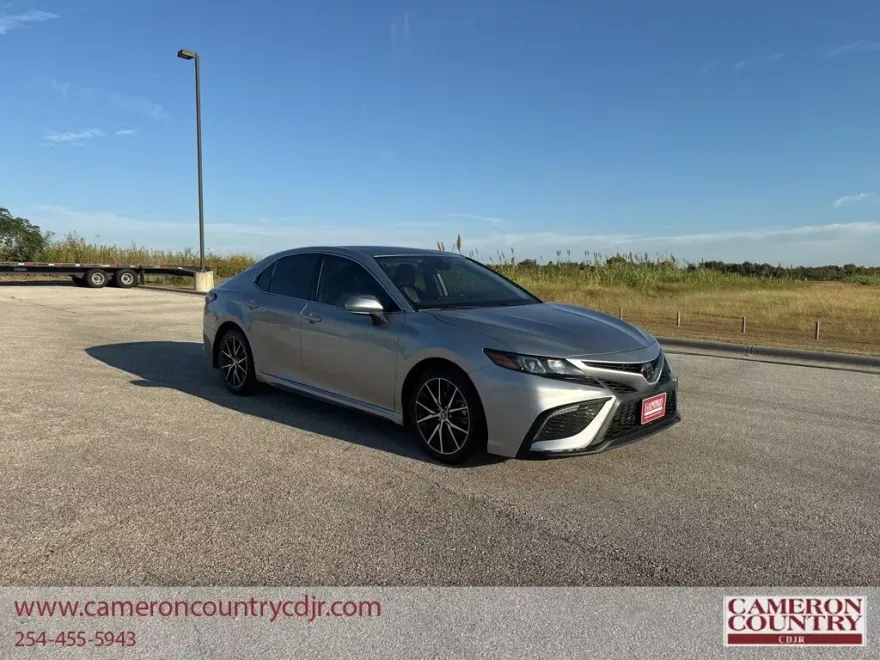 2024 Toyota Camry SE photo 1