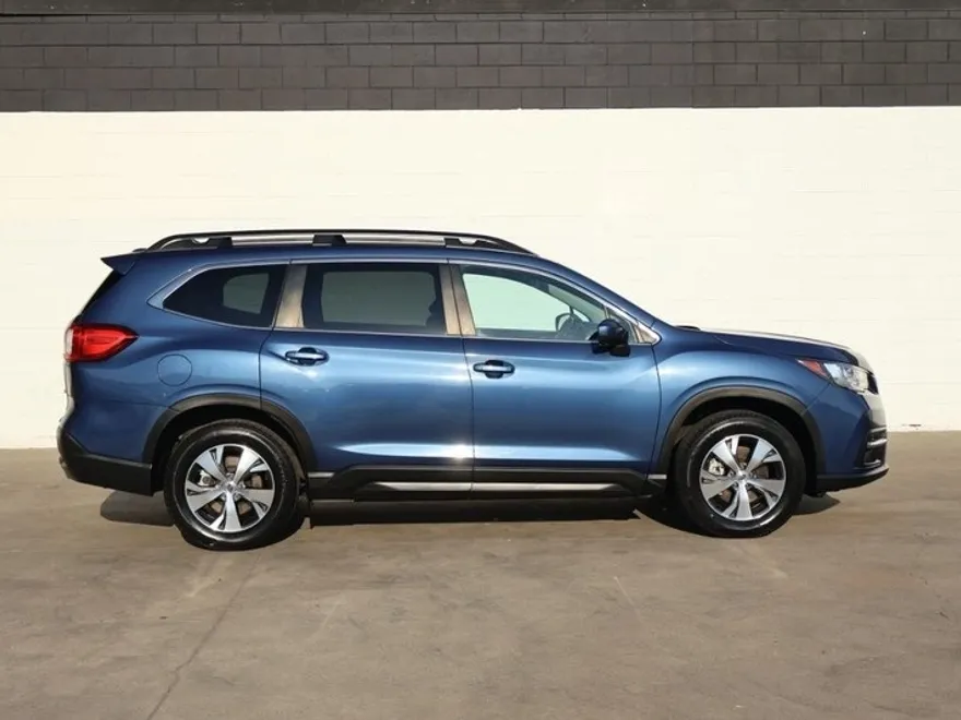 2022 Subaru Ascent Premium photo 1