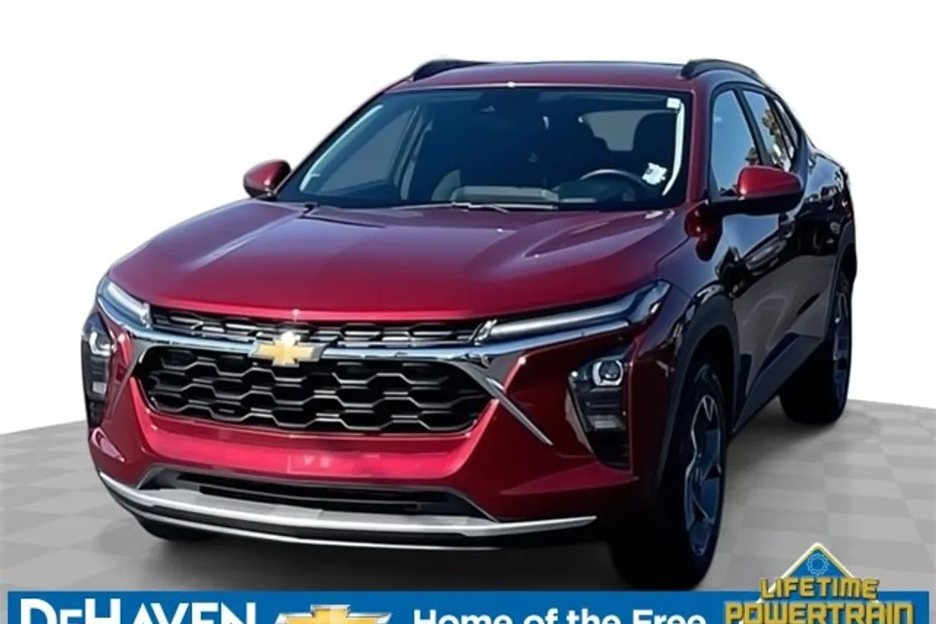 2024 Chevrolet Trax LT photo 1