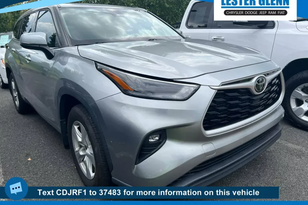 2022 Toyota Highlander LE photo 1