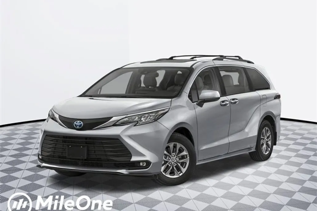 2025 Toyota Sienna XLE photo 1
