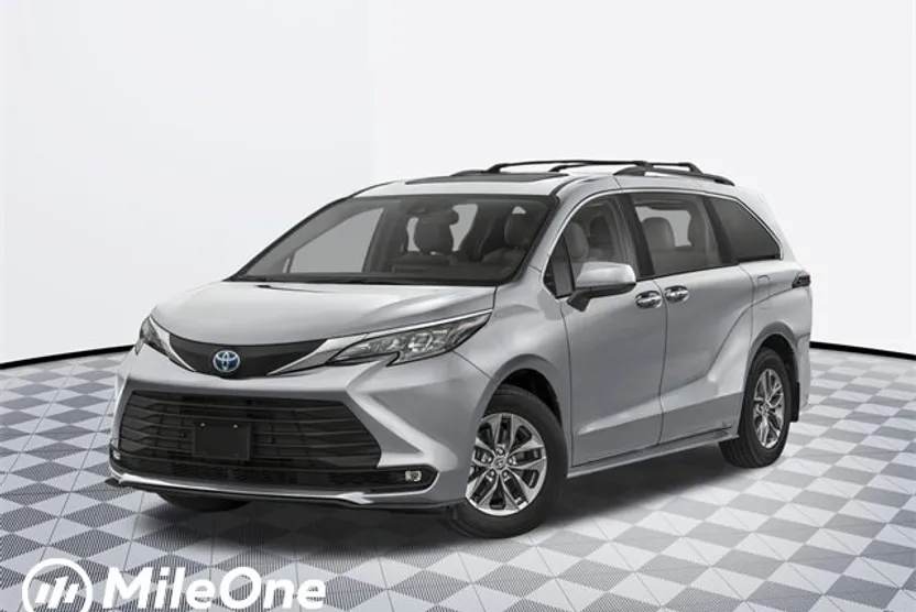 2025 Toyota Sienna XLE photo 1