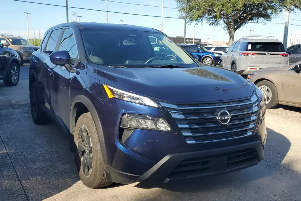 2024 Nissan Rogue SV photo 1