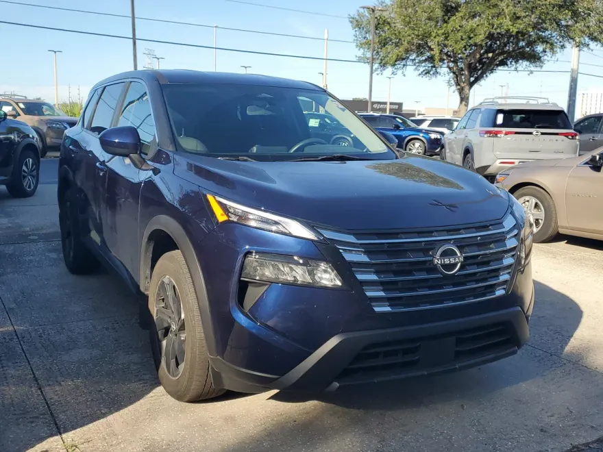 2024 Nissan Rogue SV photo 1