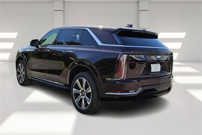 2025 Cadillac Escalade IQ Luxury photo 1