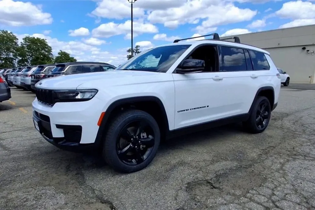2022 Jeep Grand Cherokee Altitude photo 1