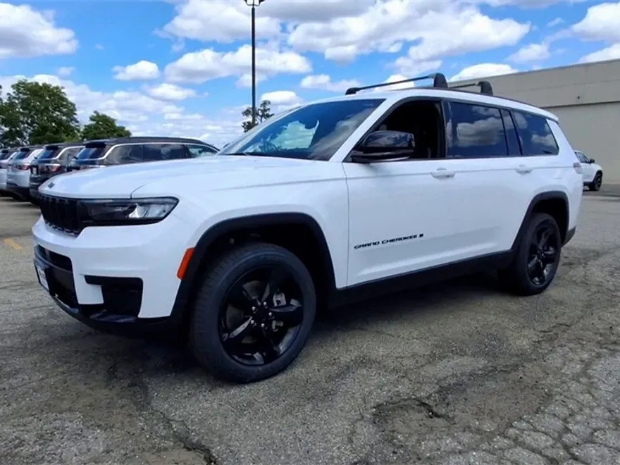 2022 Jeep Grand Cherokee Altitude photo 1