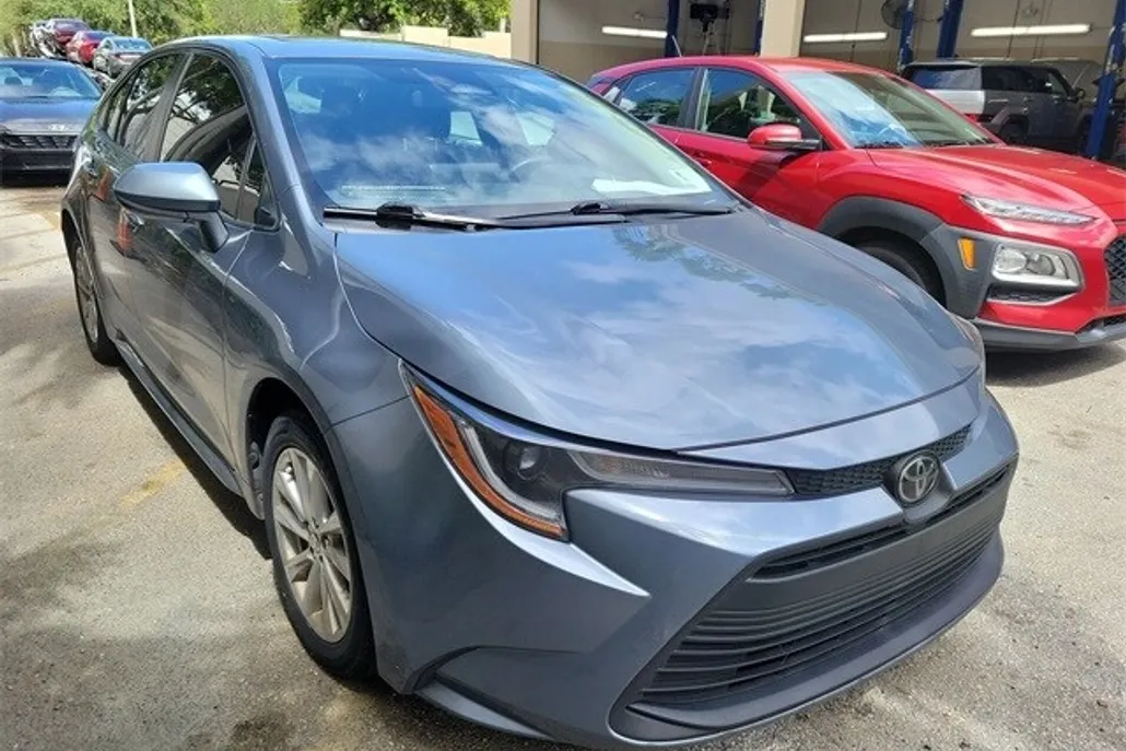 2023 Toyota Corolla SE XLE photo 1
