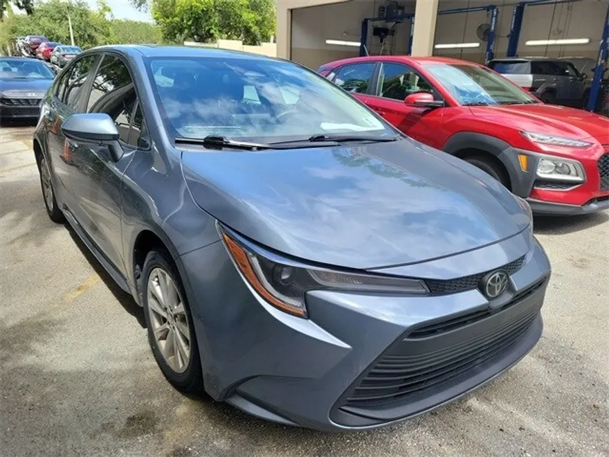 2023 Toyota Corolla SE XLE photo 1