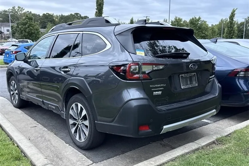 2023 Subaru Outback Touring XT photo 1