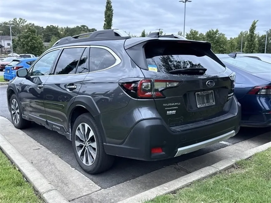 2023 Subaru Outback Touring XT photo 1