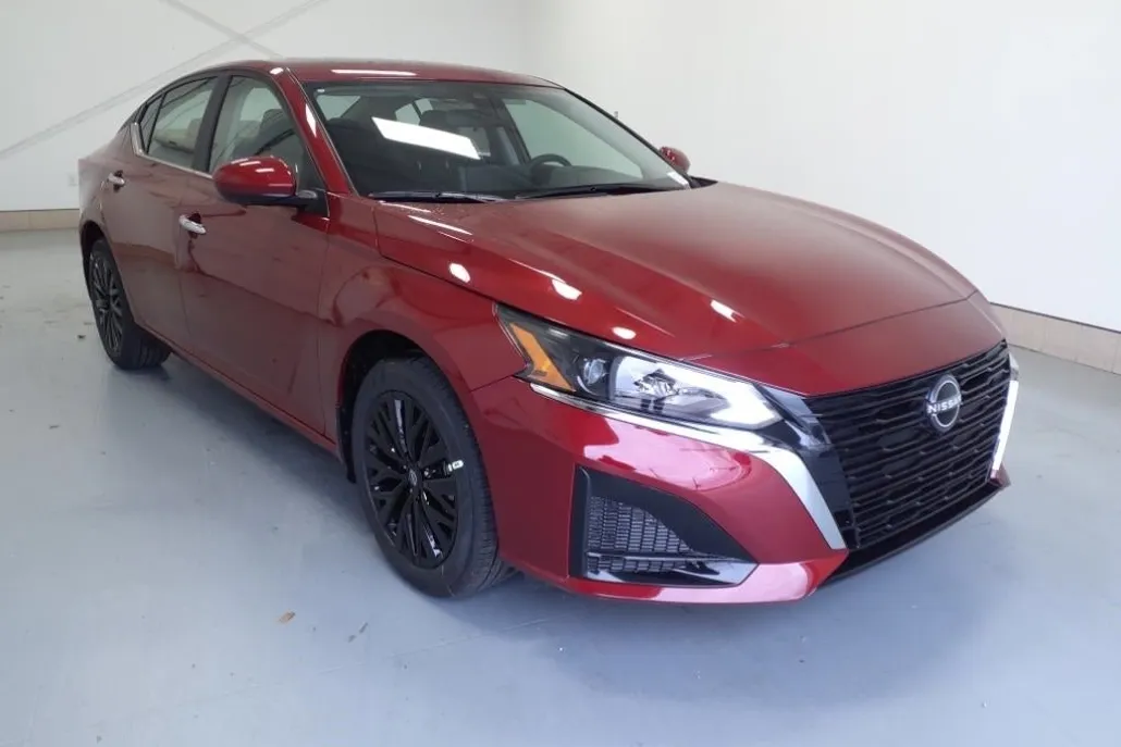 2025 Nissan Altima 2.5 SV photo 1