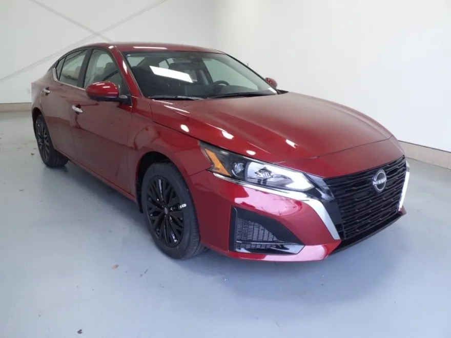 2025 Nissan Altima 2.5 SV photo 1