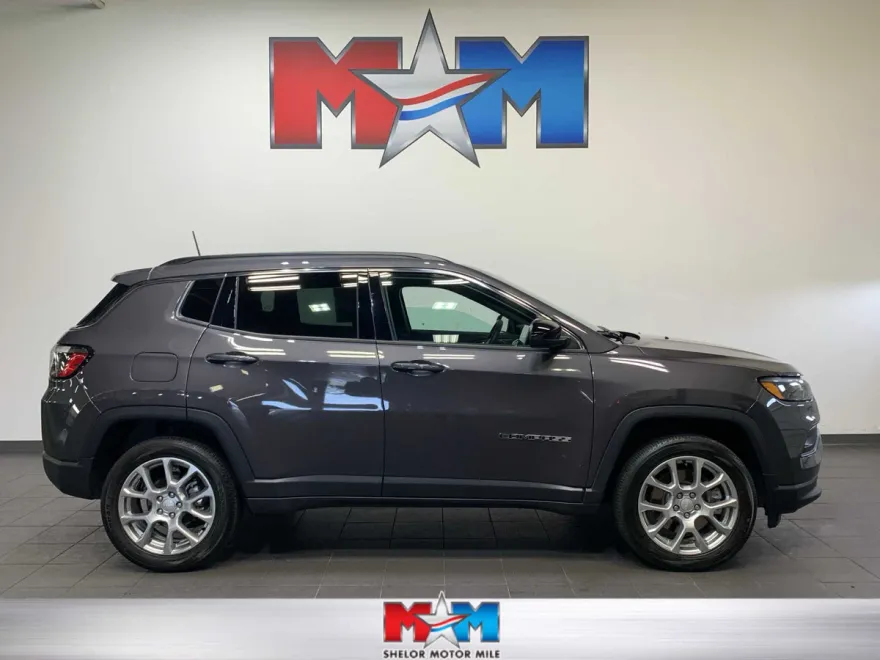 2024 Jeep Compass Latitude Lux photo 1