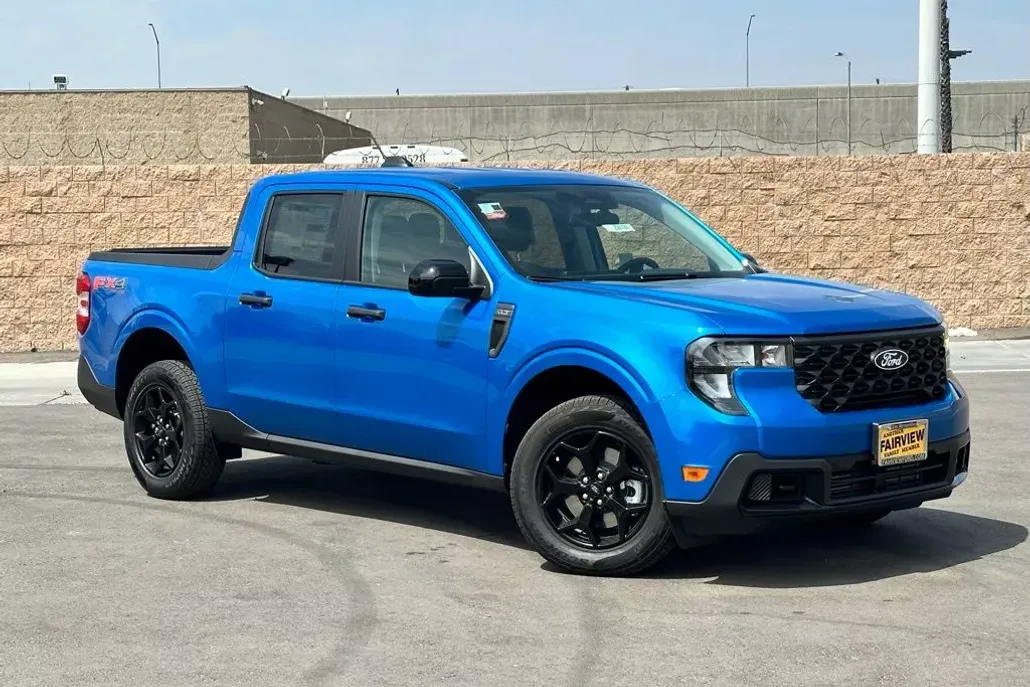 2025 Ford Maverick XLT photo 1