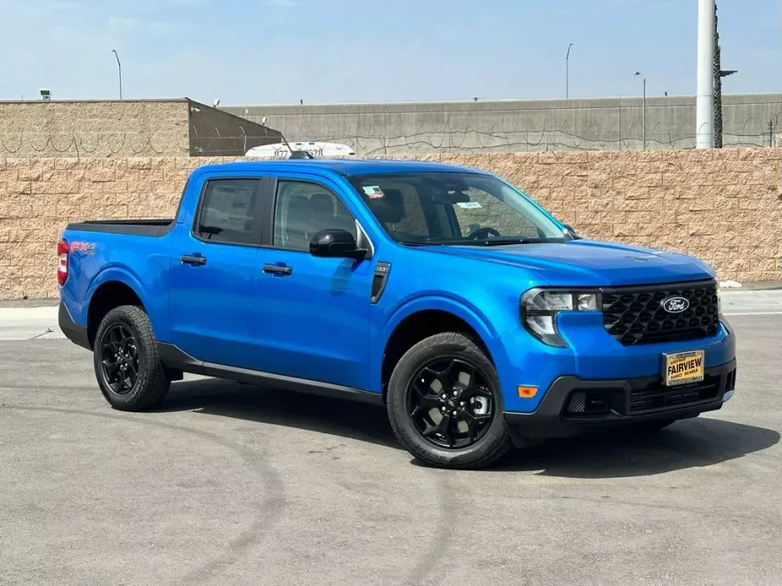 2025 Ford Maverick XLT photo 1