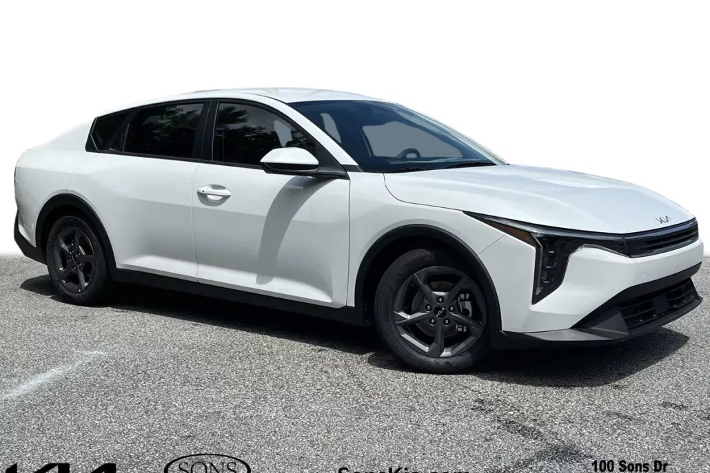 2025 Kia K4 LXS photo 1