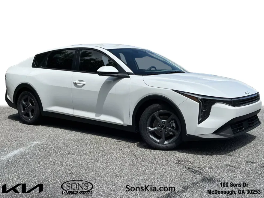 2025 Kia K4 LXS photo 1