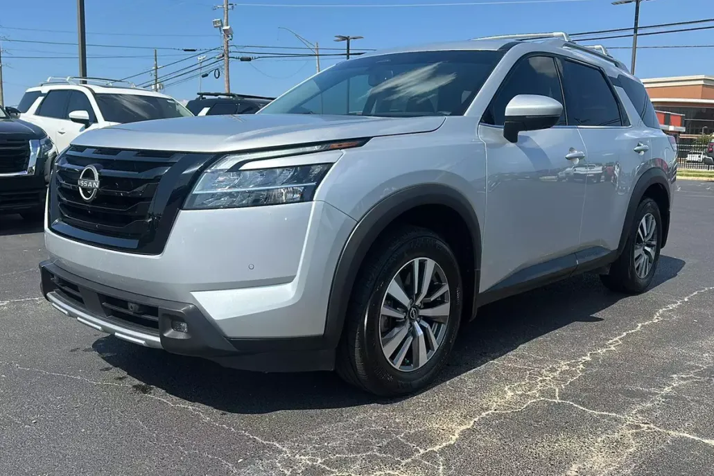 2022 Nissan Pathfinder SL photo 1