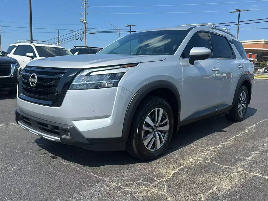2022 Nissan Pathfinder SL photo 1