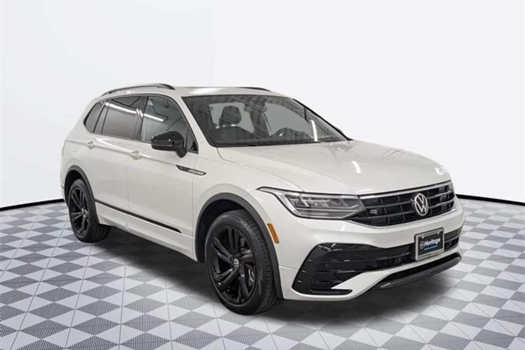 2023 Volkswagen Tiguan SE R-Line Black photo 1