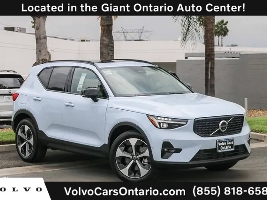 2026 Volvo XC40 AWD Plus photo 1