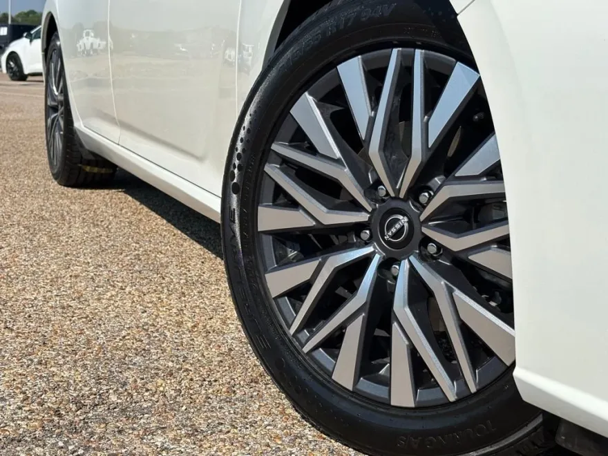 2023 Nissan Altima 2.5 SV photo 1