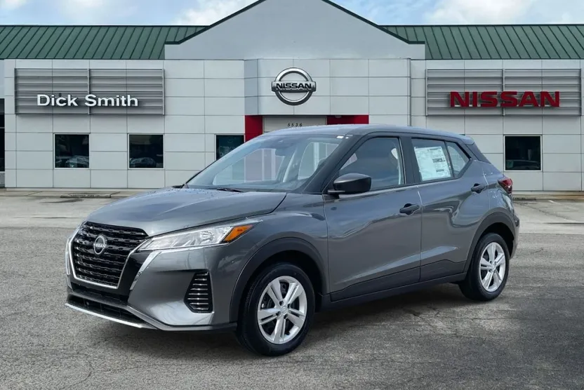 2025 Nissan Kicks Play S photo 1