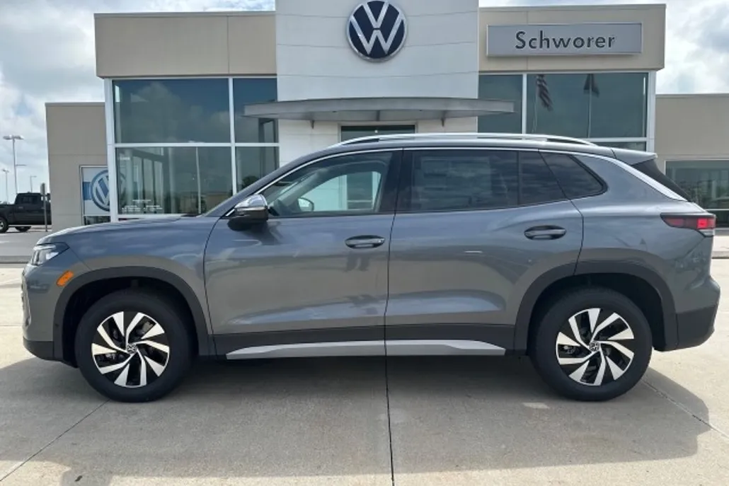 2025 Volkswagen Tiguan S photo 1